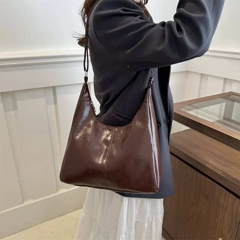 Black Leather Retro Shoulder Bag 2023 Korean Style - Image 6