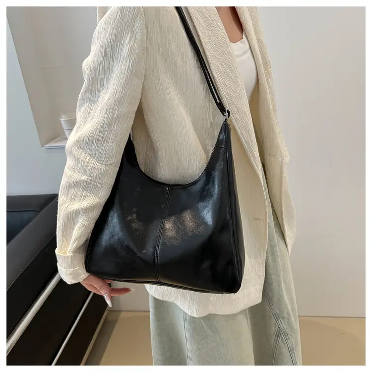 Black Leather Retro Shoulder Bag 2023 Korean Style — feature 15