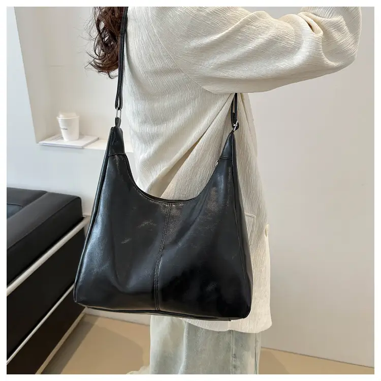 Black Leather Retro Shoulder Bag 2023 Korean Style — feature 16