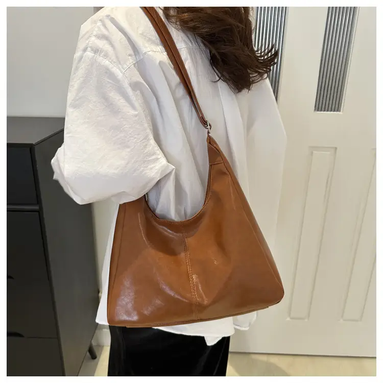 Black Leather Retro Shoulder Bag 2023 Korean Style — feature 18
