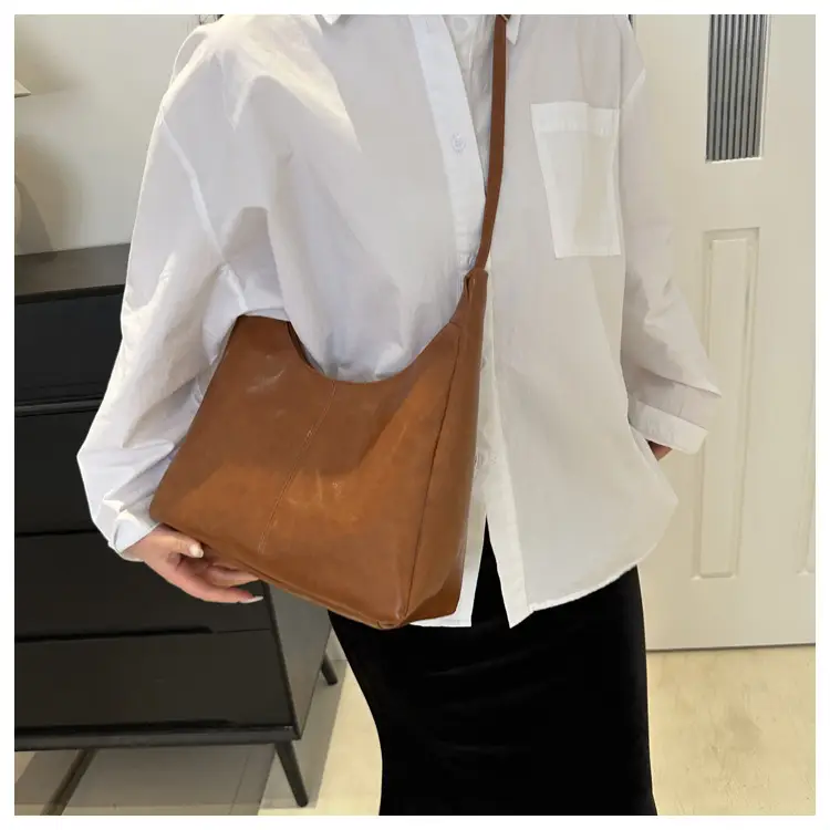 Black Leather Retro Shoulder Bag 2023 Korean Style — feature 20