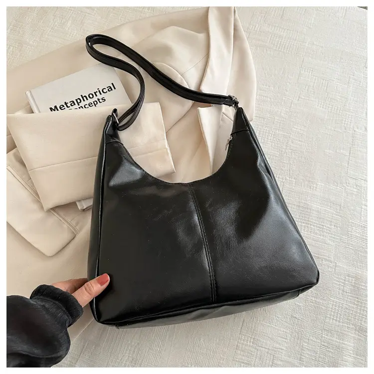 Black Leather Retro Shoulder Bag 2023 Korean Style — feature 23
