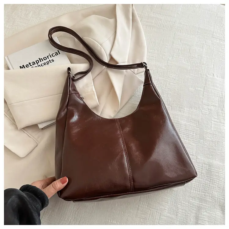Black Leather Retro Shoulder Bag 2023 Korean Style — feature 24