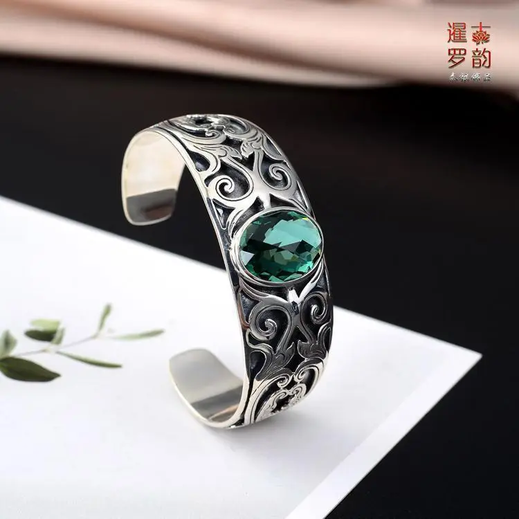 Women's Open Hollow Silver Ring with Green Crystal & Grass Design — feature 2