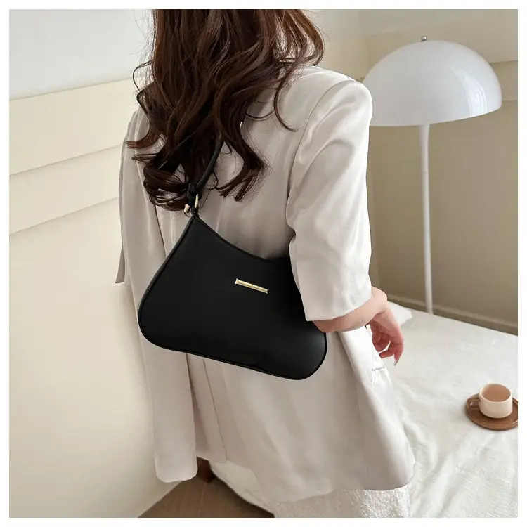 Black Textured Shoulder Bag for Women 2024 Spring — feature 10