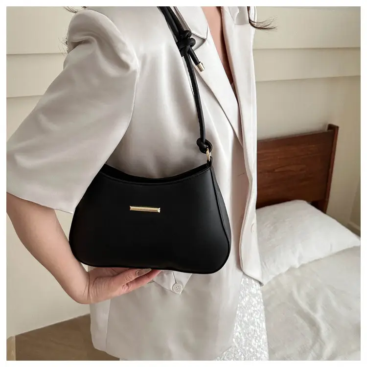 Black Textured Shoulder Bag for Women 2024 Spring — feature 11