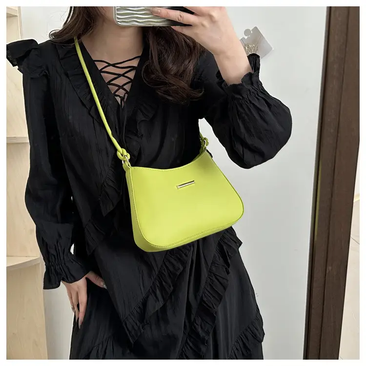 Black Textured Shoulder Bag for Women 2024 Spring — feature 15