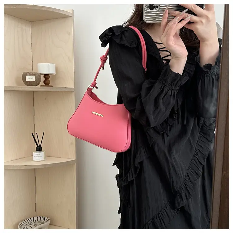 Black Textured Shoulder Bag for Women 2024 Spring — feature 16