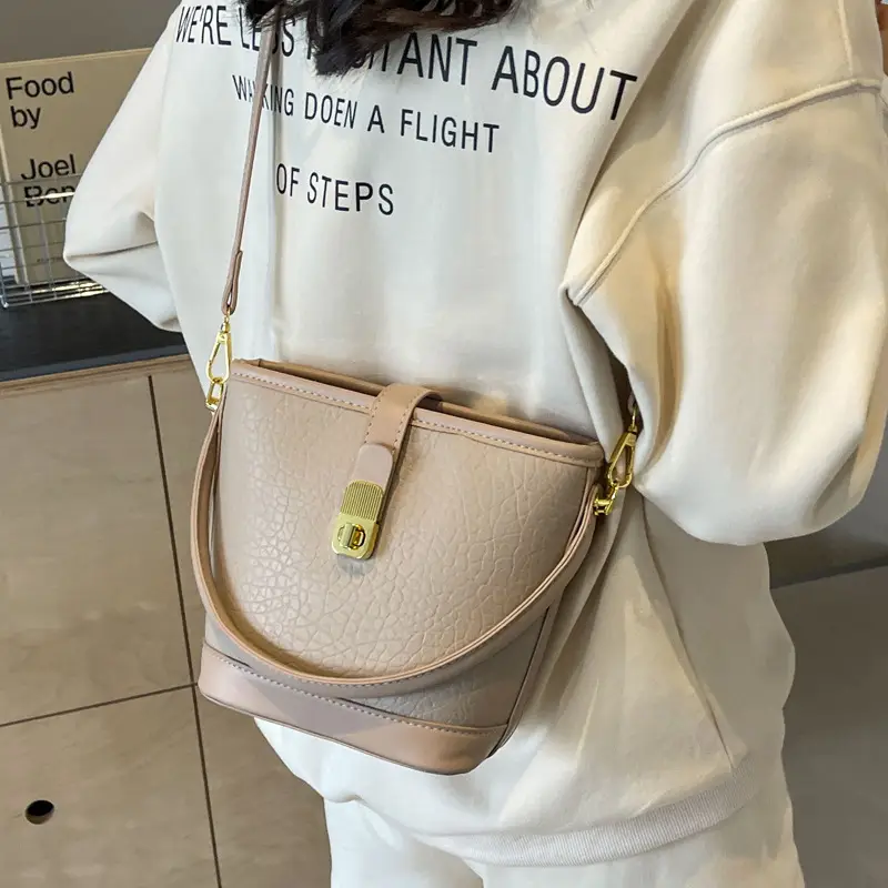 Pink Leather Bucket Bag for Women with Gold Clasp - Image 7