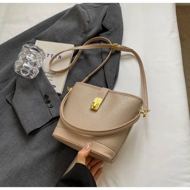 Pink Leather Bucket Bag for Women with Gold Clasp — feature 15