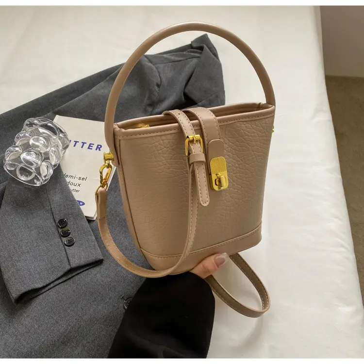 Pink Leather Bucket Bag for Women with Gold Clasp — feature 17
