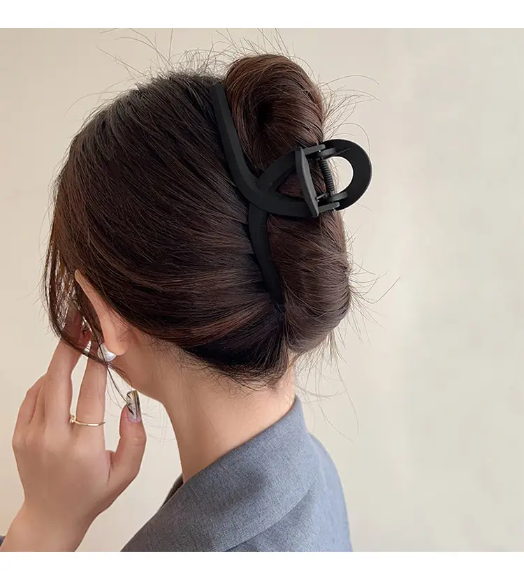 Extra Large Hairpin for Women with Shark Clip Back — feature 3