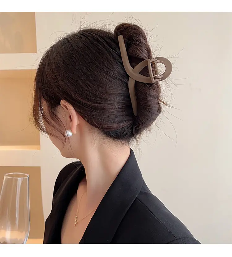 Extra Large Hairpin for Women with Shark Clip Back — feature 5