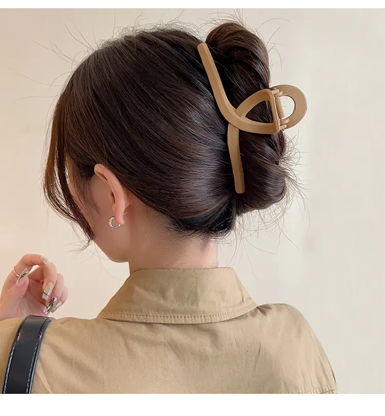 Extra Large Hairpin for Women with Shark Clip Back — feature 7
