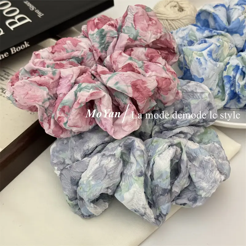 Retro Floral Hair Ring with Gradient & Smudged Design — feature 14