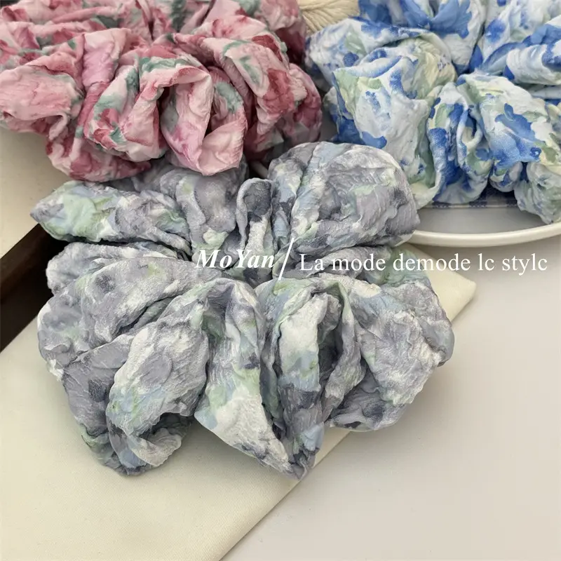 Retro Floral Hair Ring with Gradient & Smudged Design — feature 15