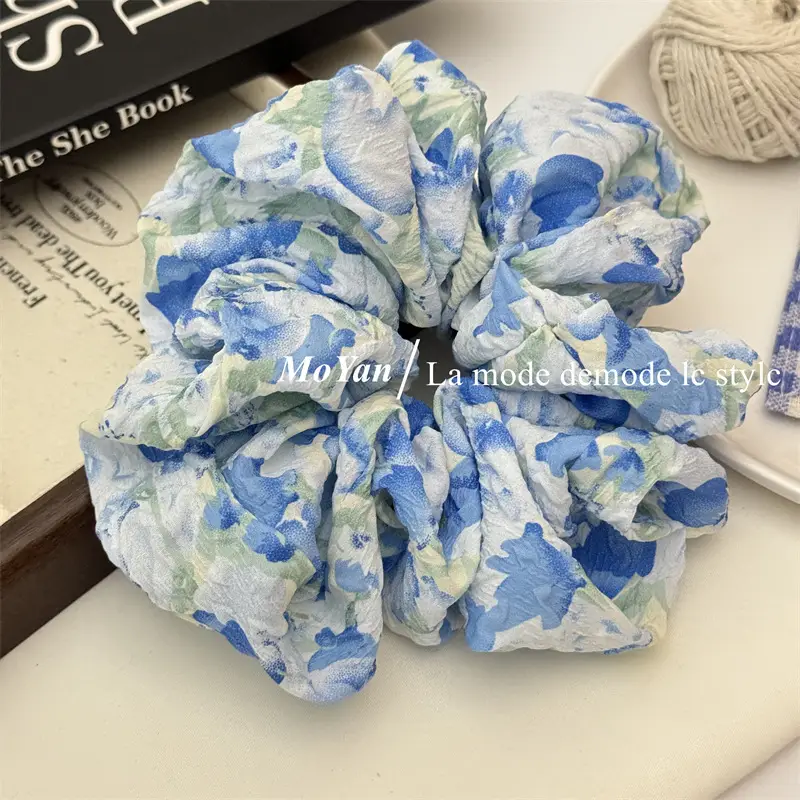 Retro Floral Hair Ring with Gradient & Smudged Design - Image 2