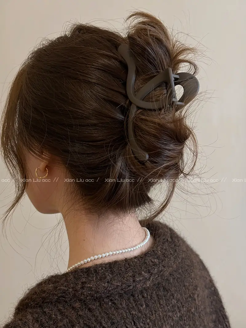 Frosted Wave Hair Clip for Women Large Back of Head Elegant Shark Clip — feature 15
