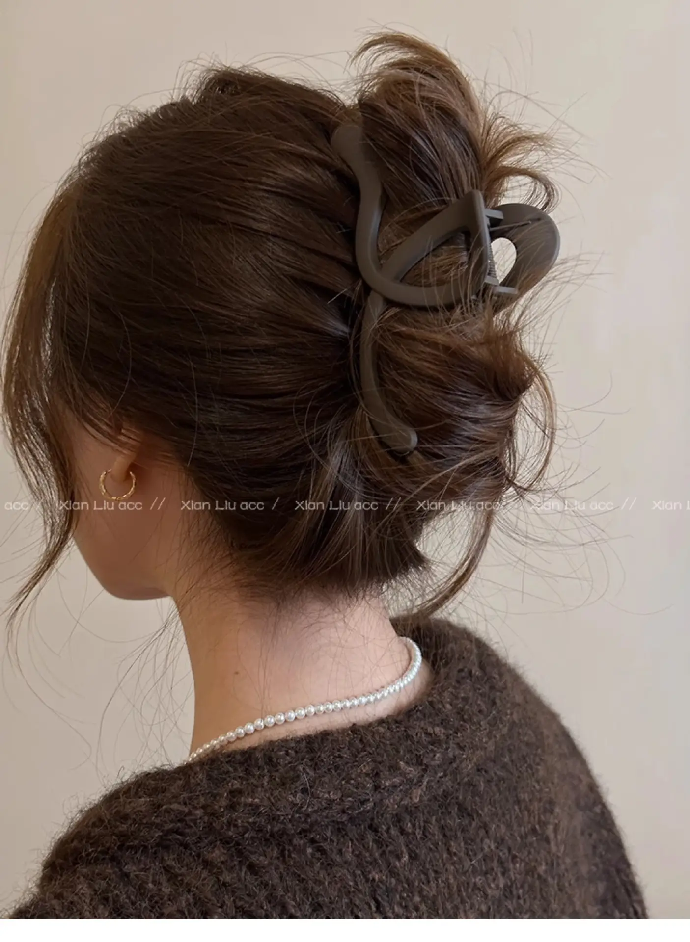Frosted Wave Hair Clip for Women Large Back of Head Elegant Shark Clip — feature 7