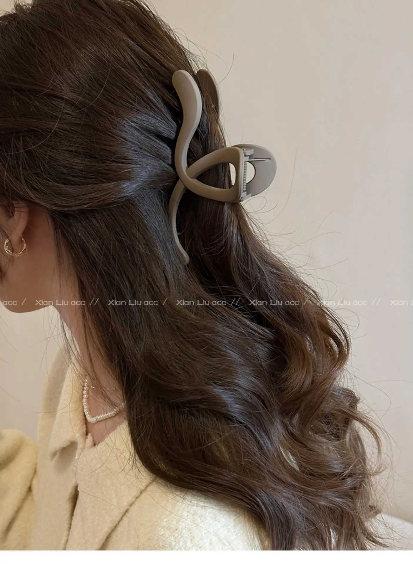 Frosted Wave Hair Clip for Women Large Back of Head Elegant Shark Clip — feature 9