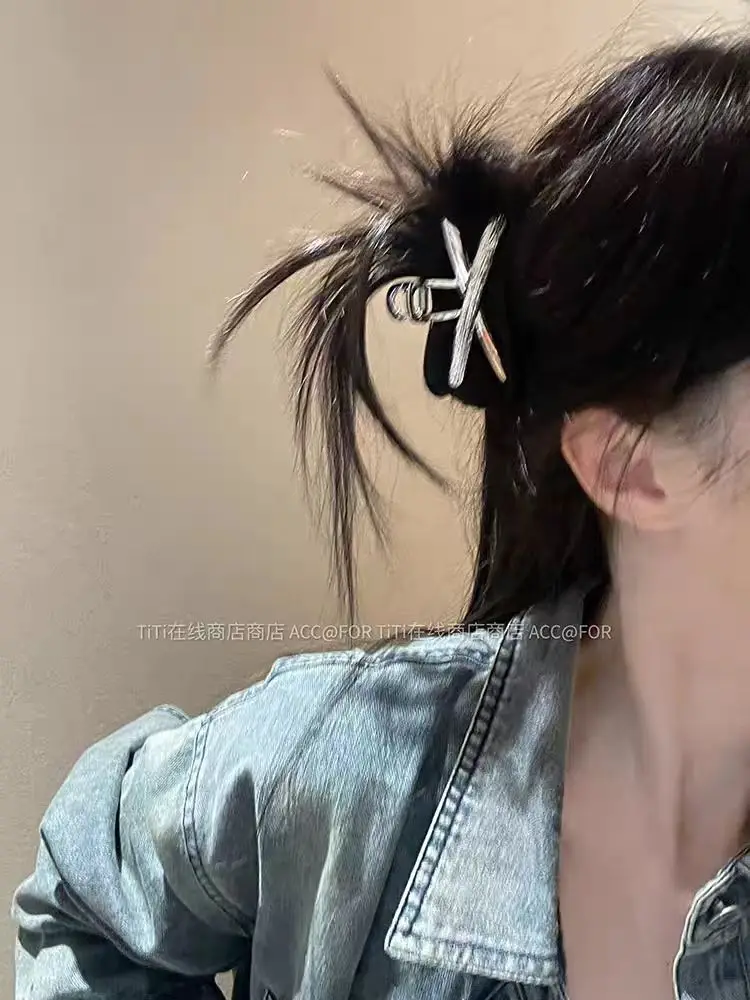 2024 Metal Shark Hair Clip for Women Elegant Cross Design — feature 2