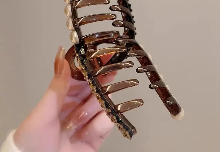 High-End Korean Style Pearl Shark Hair Clip — feature 10