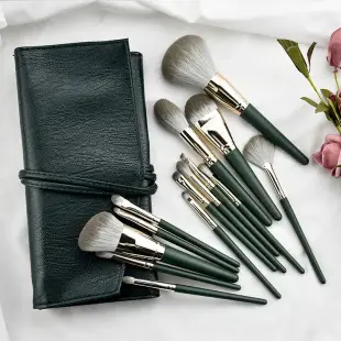 Magic Finger Concealer Brush for Blemishes & Dark Circles — feature 1