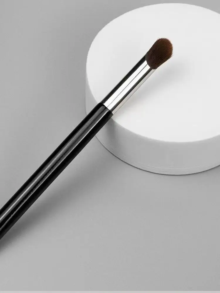 Magic Finger Concealer Brush for Blemishes & Dark Circles — feature 31