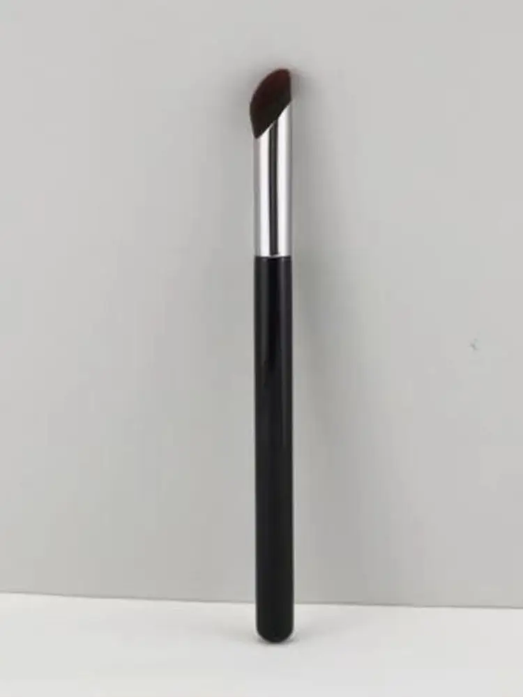Magic Finger Concealer Brush for Blemishes & Dark Circles — feature 32
