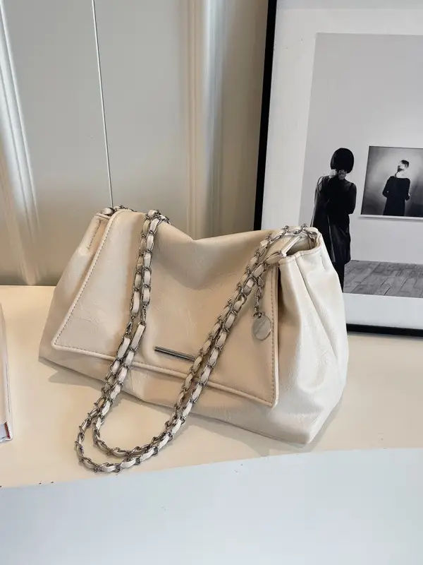 Black Rhombus Chain Shoulder Bag for Women - Image 5