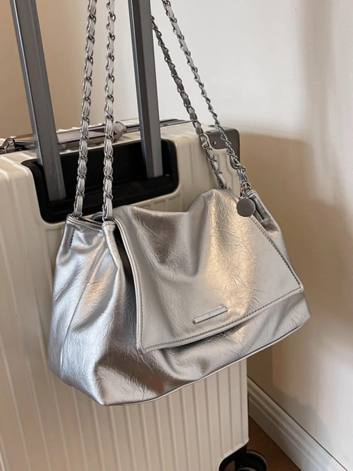 Black Rhombus Chain Shoulder Bag for Women - Image 6