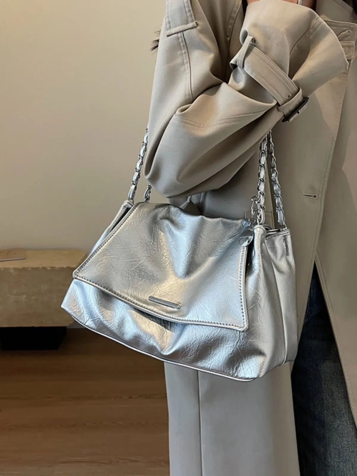 Black Rhombus Chain Shoulder Bag for Women - Image 7