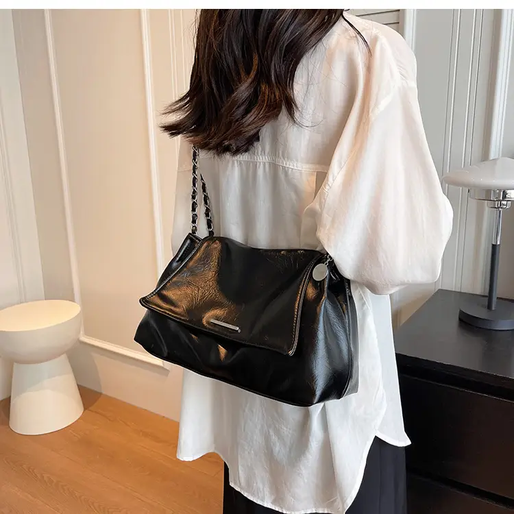 Black Rhombus Chain Shoulder Bag for Women — feature 19