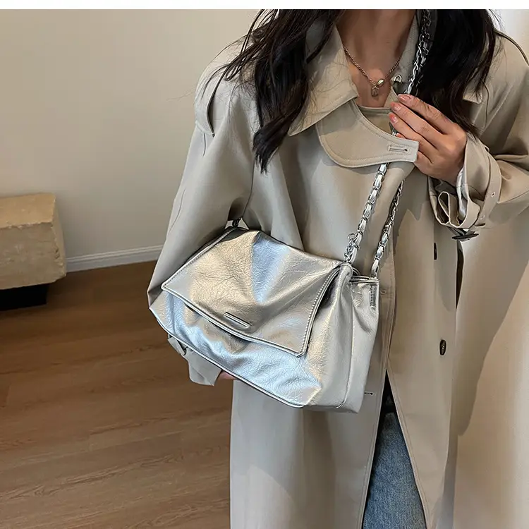 Black Rhombus Chain Shoulder Bag for Women — feature 2