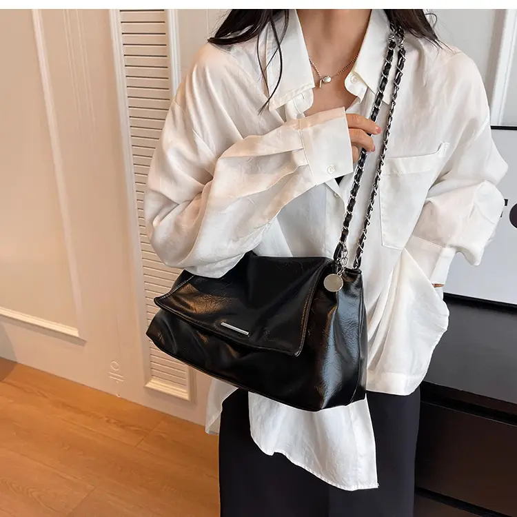 Black Rhombus Chain Shoulder Bag for Women — feature 4