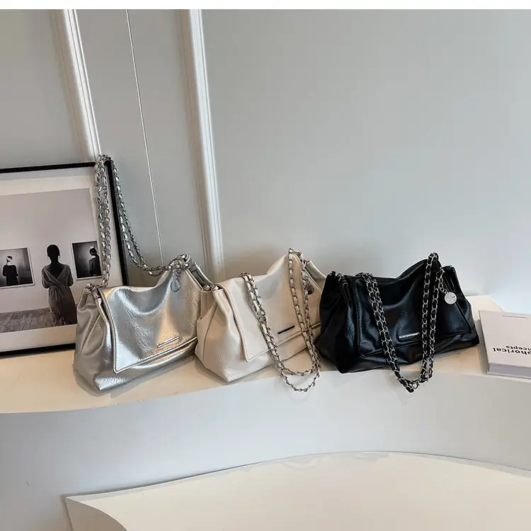 Black Rhombus Chain Shoulder Bag for Women — feature 5