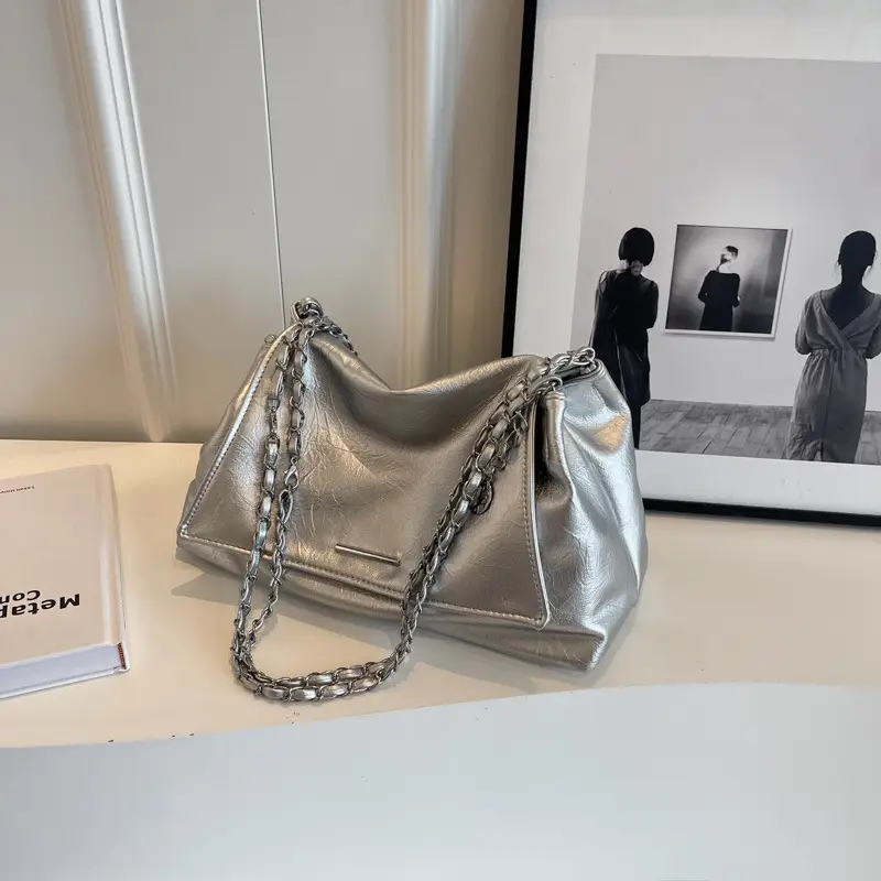 Black Rhombus Chain Shoulder Bag for Women - Image 2