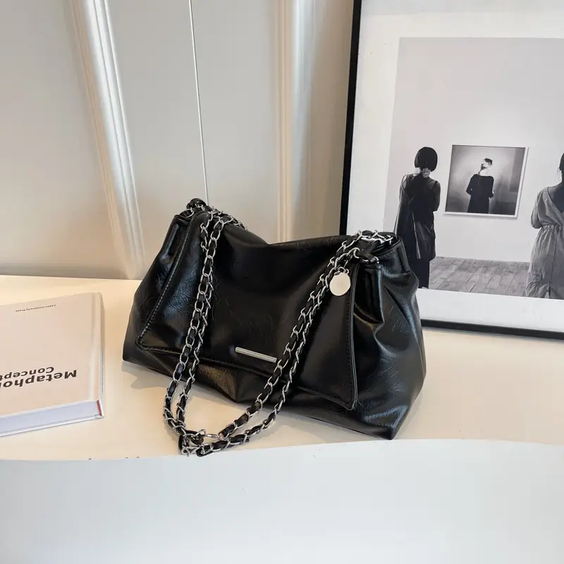 Black Rhombus Chain Shoulder Bag for Women - Image 3