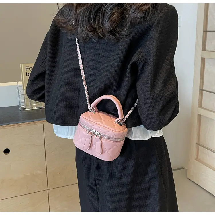 Silver Quilted Chain Shoulder Bag for Women 2024 — feature 12