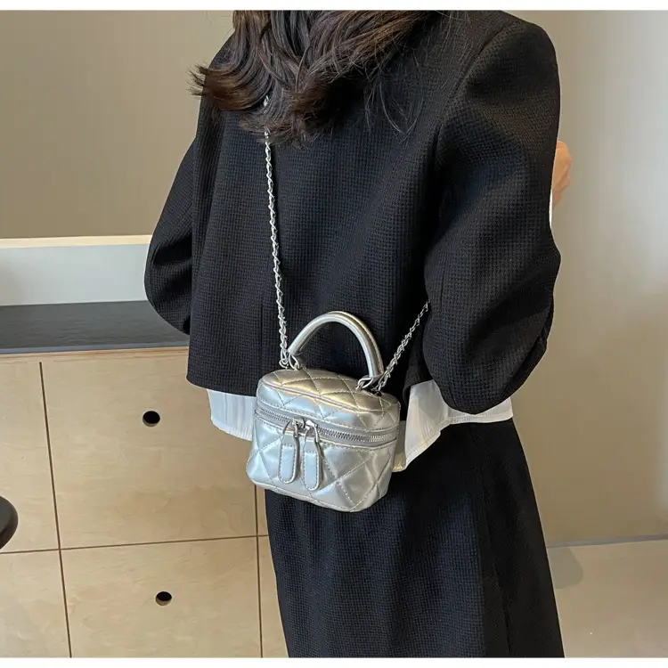 Silver Quilted Chain Shoulder Bag for Women 2024 — feature 14