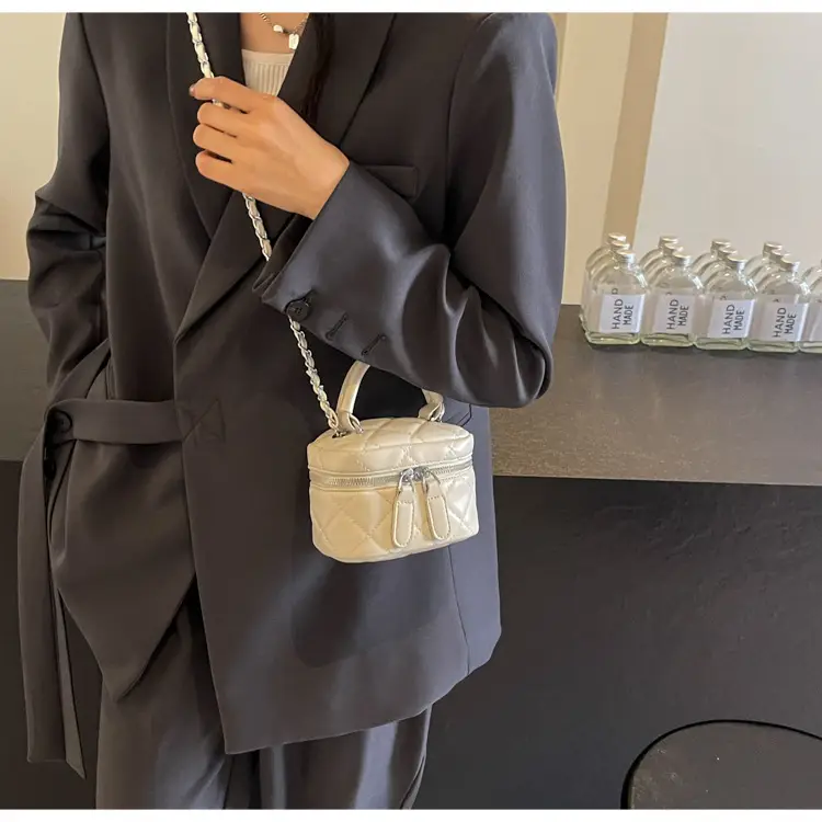 Silver Quilted Chain Shoulder Bag for Women 2024 — feature 18