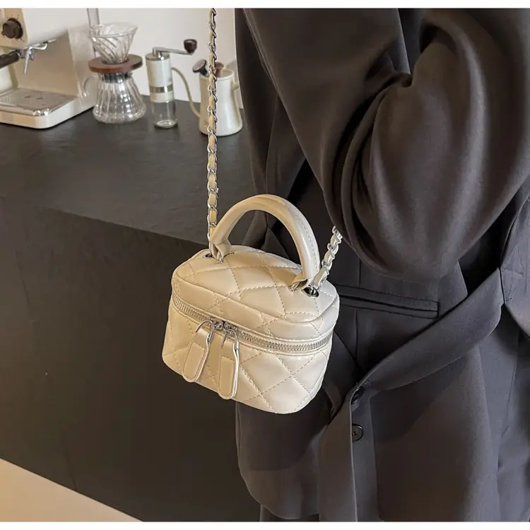 Silver Quilted Chain Shoulder Bag for Women 2024 — feature 19