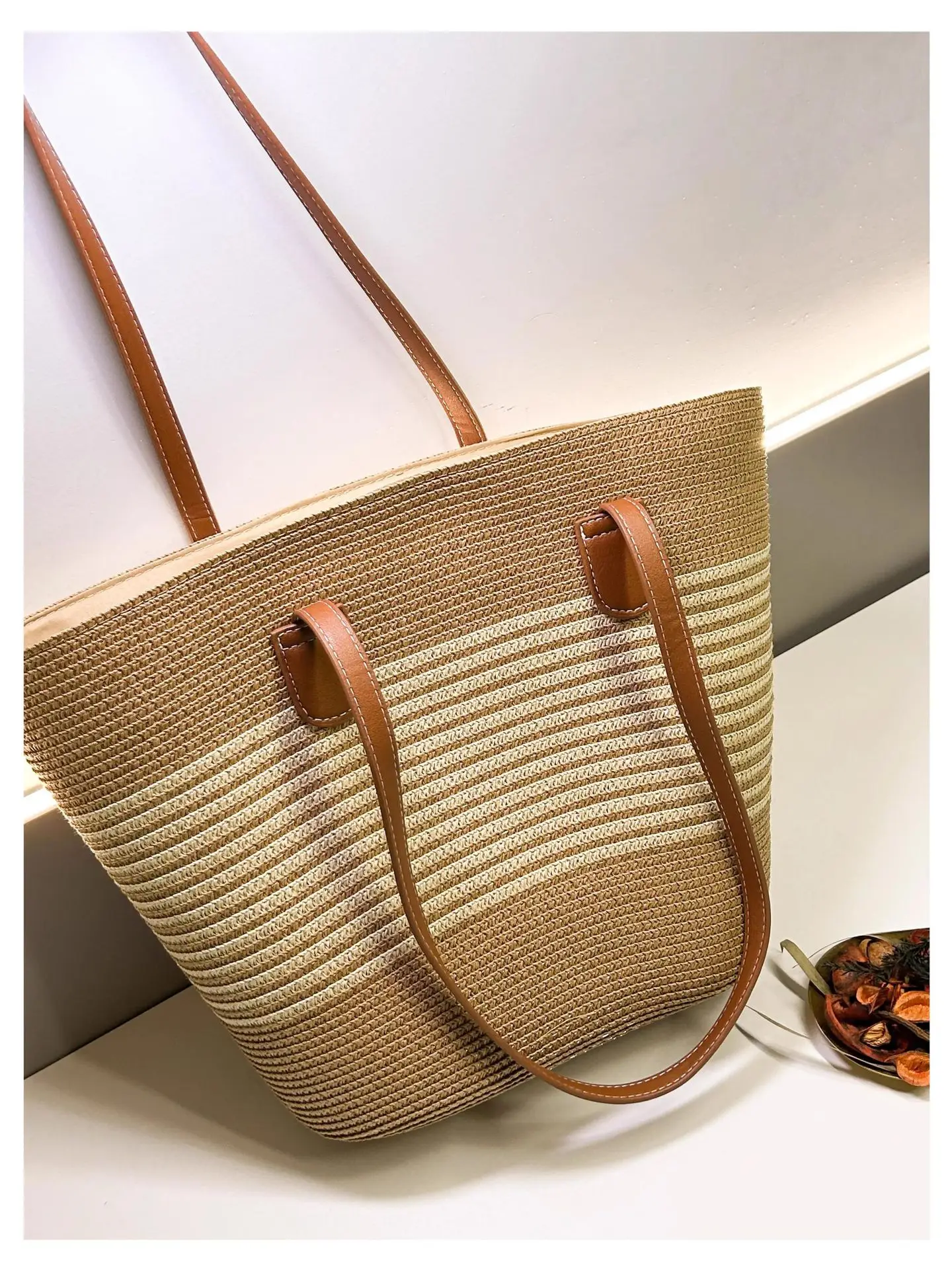Summer Straw Commuter Bag Large Capacity Beige — feature 3
