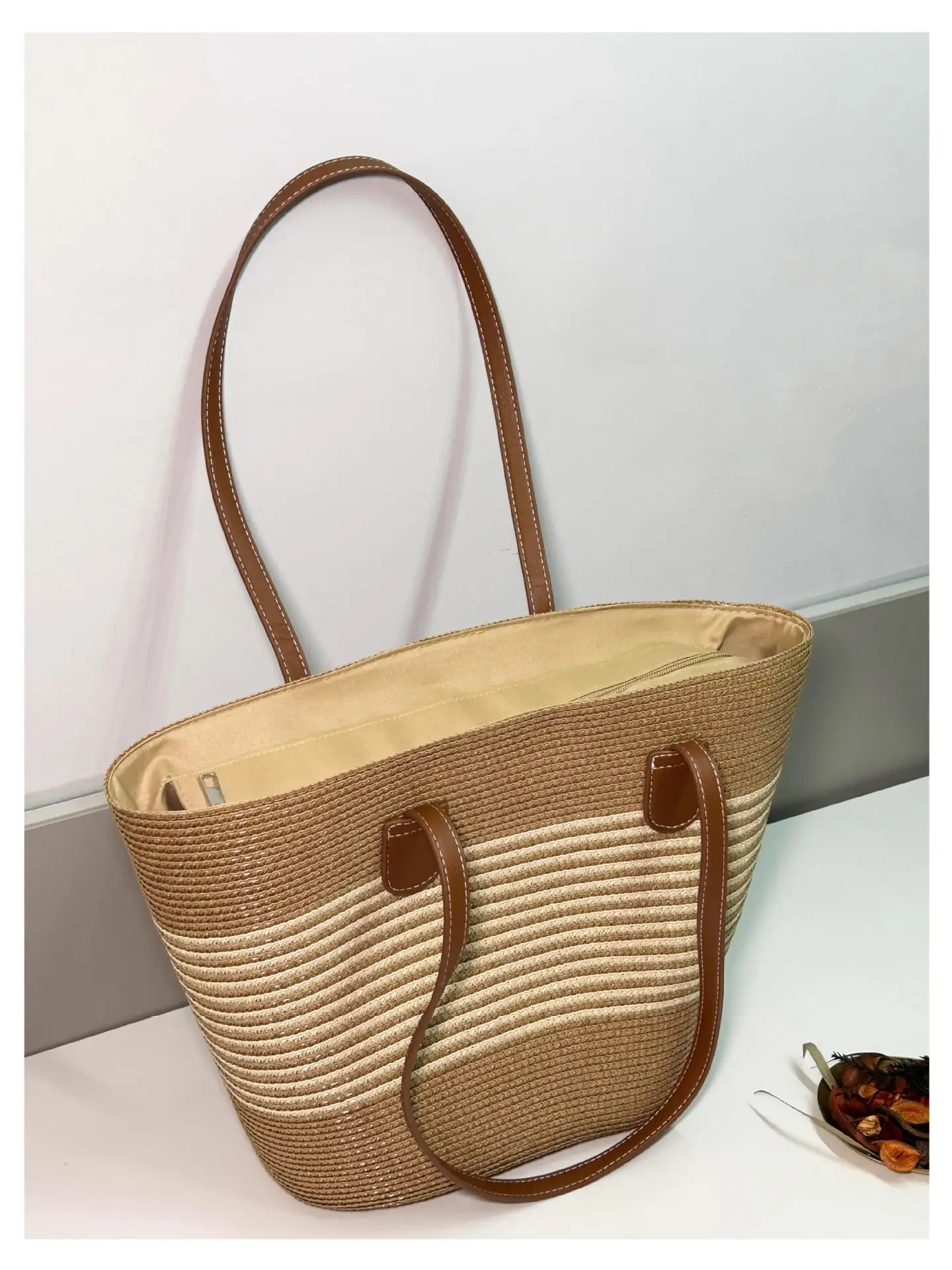 Summer Straw Commuter Bag Large Capacity Beige — feature 4