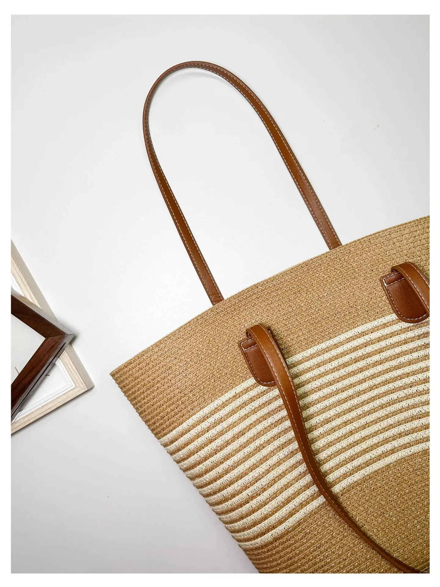 Summer Straw Commuter Bag Large Capacity Beige — feature 5