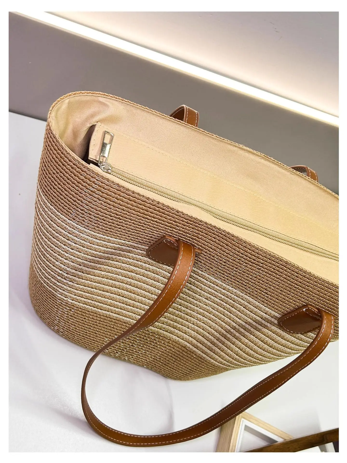 Summer Straw Commuter Bag Large Capacity Beige — feature 6