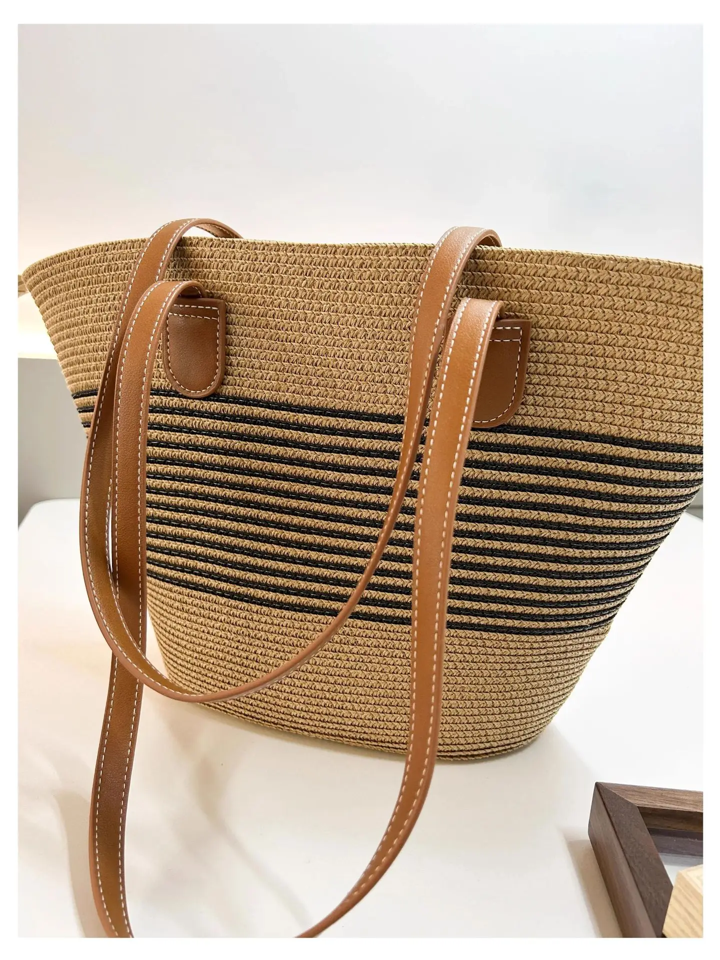 Summer Straw Commuter Bag Large Capacity Beige — feature 7