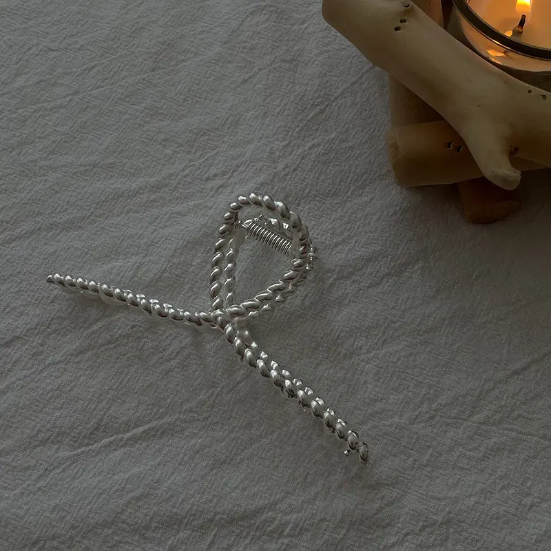 South Korea Ins Advanced Metal Silver Large Asymmetrical Hair Clip Back Head Coil Shark Hairpin Wholesale - Image 11
