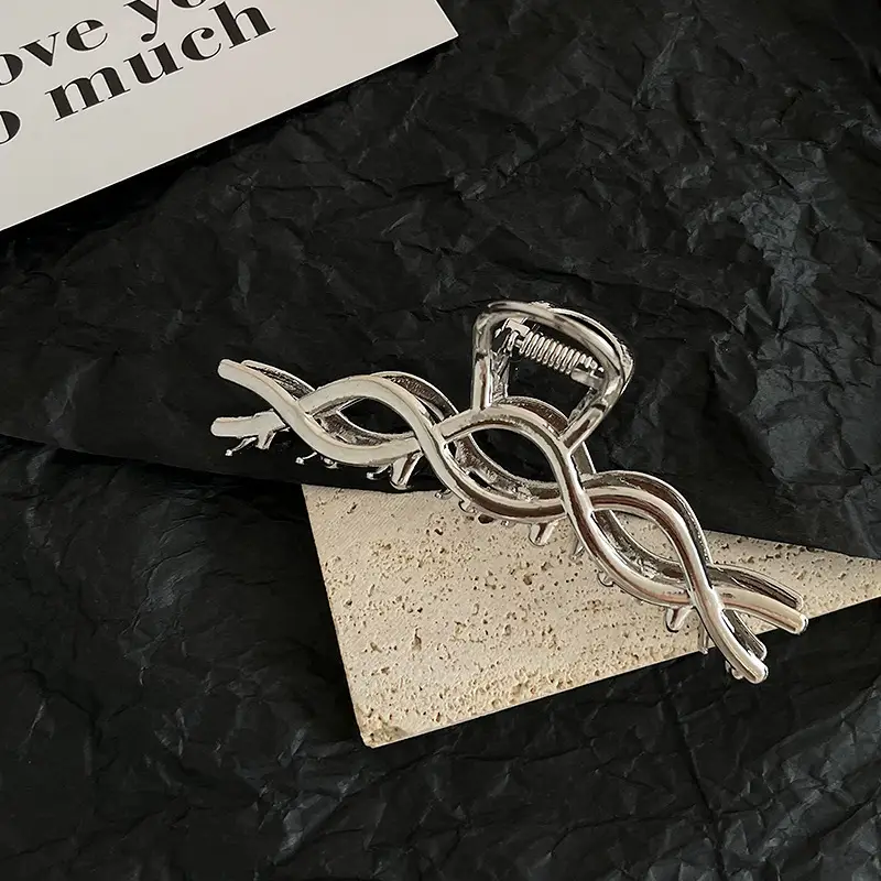 South Korea Ins Advanced Metal Silver Large Asymmetrical Hair Clip Back Head Coil Shark Hairpin Wholesale - Image 6