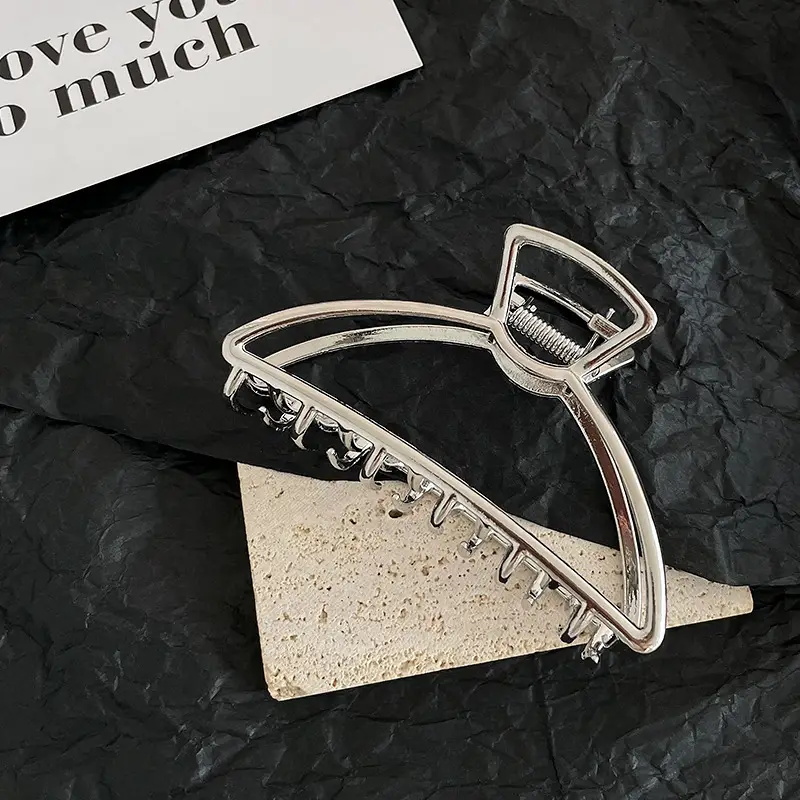 South Korea Ins Advanced Metal Silver Large Asymmetrical Hair Clip Back Head Coil Shark Hairpin Wholesale - Image 9